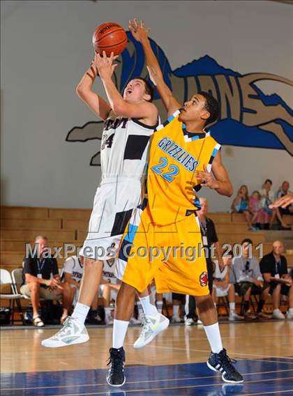 Thumbnail 3 in Patriot vs. Los Osos (MaxPreps Holiday Classic) photogallery.
