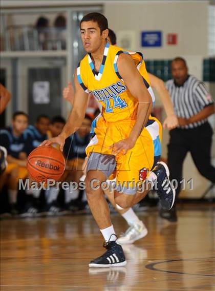 Thumbnail 1 in Patriot vs. Los Osos (MaxPreps Holiday Classic) photogallery.