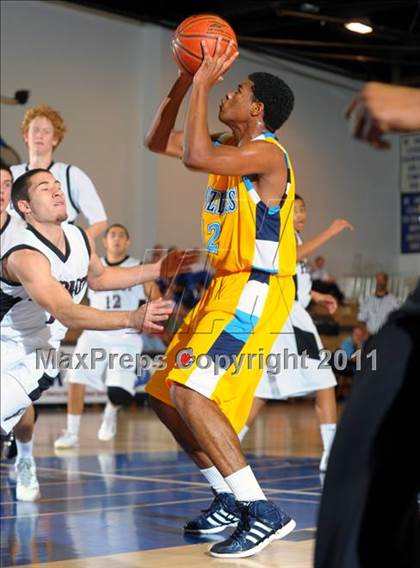 Thumbnail 2 in Patriot vs. Los Osos (MaxPreps Holiday Classic) photogallery.