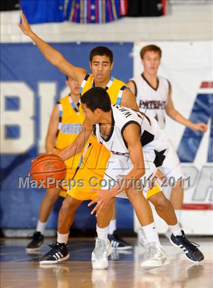 Thumbnail 1 in Patriot vs. Los Osos (MaxPreps Holiday Classic) photogallery.