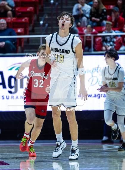 Thumbnail 2 in Highland vs. Bountiful (UHSAA 5A Quarterfinal) photogallery.
