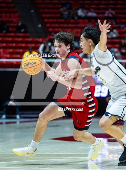 Thumbnail 2 in Highland vs. Bountiful (UHSAA 5A Quarterfinal) photogallery.