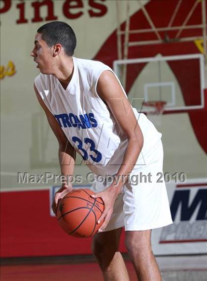 Thumbnail 3 in Ironwood Ridge vs. Lutheran (MaxPreps Holiday Classic) photogallery.