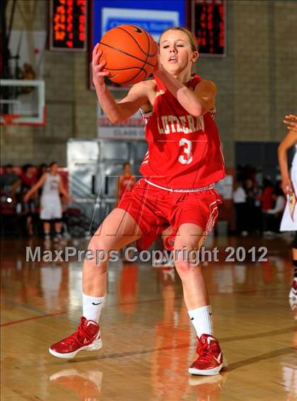 Thumbnail 3 in Oaks Christian vs Orange Lutheran (Nike Extravaganza) photogallery.