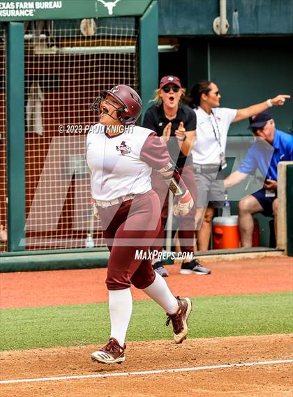 Thumbnail 3 in Calallen vs. Liberty (UIL 4A Softball Final) photogallery.