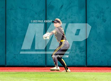 Thumbnail 3 in Calallen vs. Liberty (UIL 4A Softball Final) photogallery.