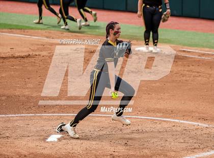 Thumbnail 3 in Calallen vs. Liberty (UIL 4A Softball Final) photogallery.