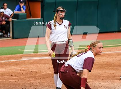 Thumbnail 1 in Calallen vs. Liberty (UIL 4A Softball Final) photogallery.
