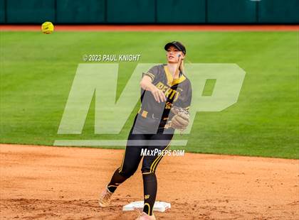 Thumbnail 3 in Calallen vs. Liberty (UIL 4A Softball Final) photogallery.
