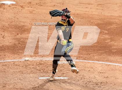 Thumbnail 3 in Calallen vs. Liberty (UIL 4A Softball Final) photogallery.