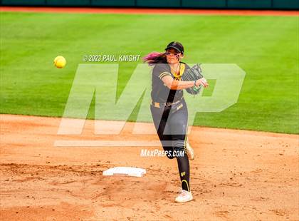 Thumbnail 2 in Calallen vs. Liberty (UIL 4A Softball Final) photogallery.