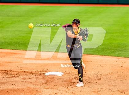 Thumbnail 1 in Calallen vs. Liberty (UIL 4A Softball Final) photogallery.