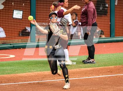 Thumbnail 3 in Calallen vs. Liberty (UIL 4A Softball Final) photogallery.