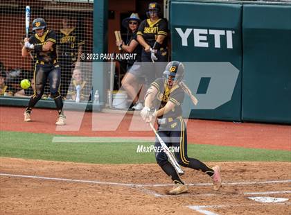Thumbnail 3 in Calallen vs. Liberty (UIL 4A Softball Final) photogallery.