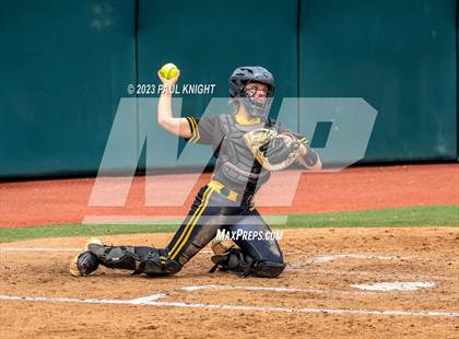Thumbnail 3 in Calallen vs. Liberty (UIL 4A Softball Final) photogallery.