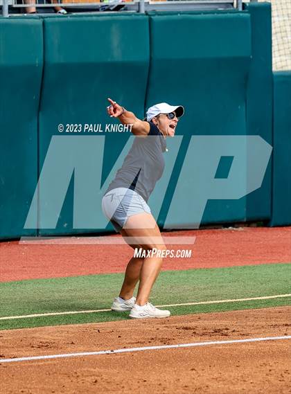 Thumbnail 3 in Calallen vs. Liberty (UIL 4A Softball Final) photogallery.