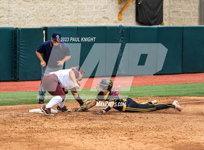 Thumbnail 3 in Calallen vs. Liberty (UIL 4A Softball Final) photogallery.