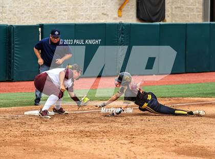 Thumbnail 1 in Calallen vs. Liberty (UIL 4A Softball Final) photogallery.