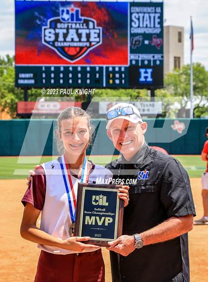 Thumbnail 3 in Calallen vs. Liberty (UIL 4A Softball Final) photogallery.