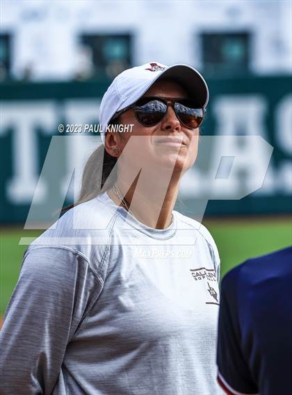 Thumbnail 3 in Calallen vs. Liberty (UIL 4A Softball Final) photogallery.