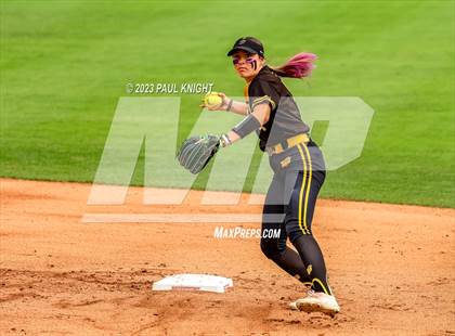 Thumbnail 2 in Calallen vs. Liberty (UIL 4A Softball Final) photogallery.