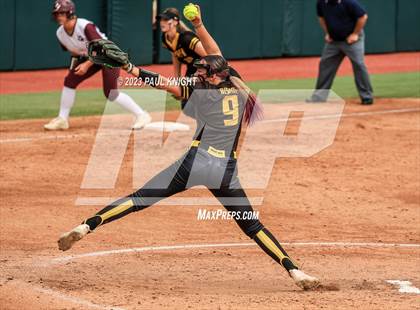 Thumbnail 3 in Calallen vs. Liberty (UIL 4A Softball Final) photogallery.