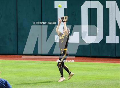 Thumbnail 2 in Calallen vs. Liberty (UIL 4A Softball Final) photogallery.