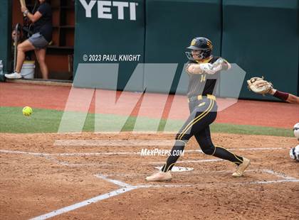 Thumbnail 3 in Calallen vs. Liberty (UIL 4A Softball Final) photogallery.