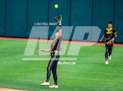 Thumbnail 2 in Calallen vs. Liberty (UIL 4A Softball Final) photogallery.