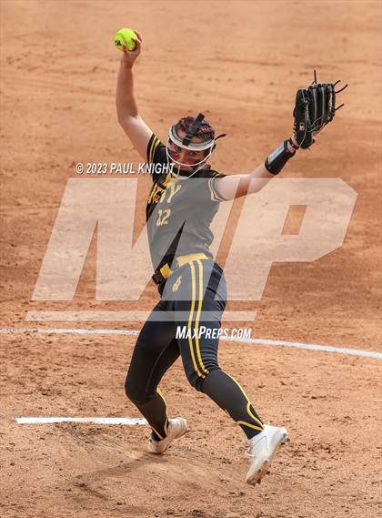 Thumbnail 3 in Calallen vs. Liberty (UIL 4A Softball Final) photogallery.