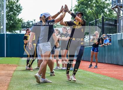 Thumbnail 3 in Calallen vs. Liberty (UIL 4A Softball Final) photogallery.