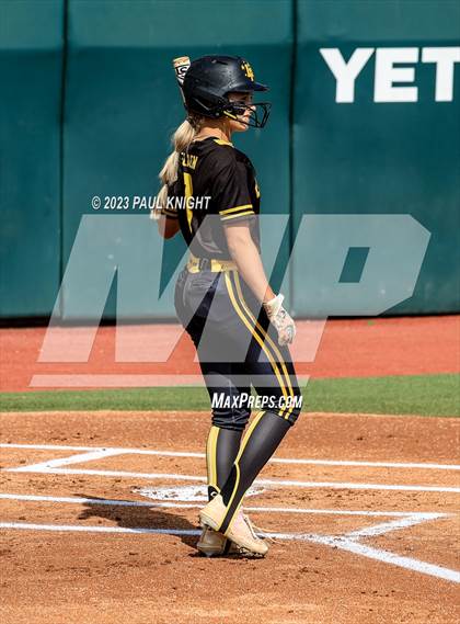 Thumbnail 3 in Calallen vs. Liberty (UIL 4A Softball Final) photogallery.