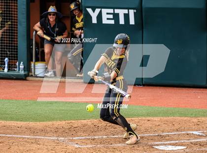Thumbnail 3 in Calallen vs. Liberty (UIL 4A Softball Final) photogallery.