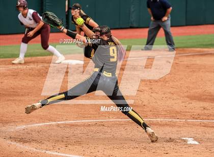 Thumbnail 2 in Calallen vs. Liberty (UIL 4A Softball Final) photogallery.