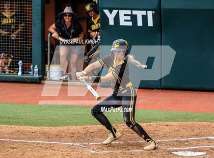 Thumbnail 3 in Calallen vs. Liberty (UIL 4A Softball Final) photogallery.