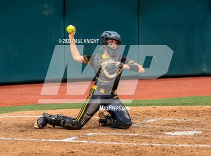 Thumbnail 2 in Calallen vs. Liberty (UIL 4A Softball Final) photogallery.