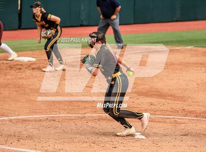 Thumbnail 2 in Calallen vs. Liberty (UIL 4A Softball Final) photogallery.