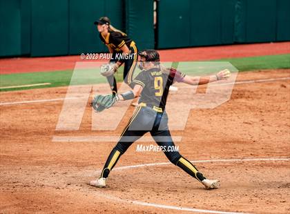 Thumbnail 3 in Calallen vs. Liberty (UIL 4A Softball Final) photogallery.