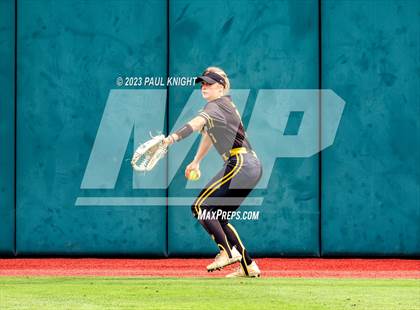 Thumbnail 2 in Calallen vs. Liberty (UIL 4A Softball Final) photogallery.