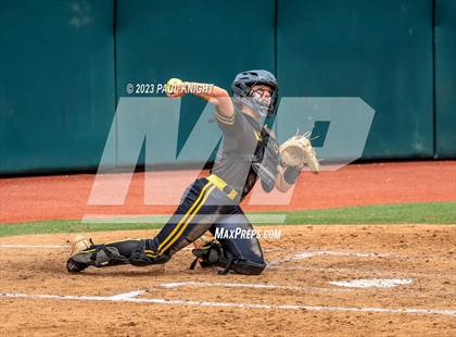 Thumbnail 2 in Calallen vs. Liberty (UIL 4A Softball Final) photogallery.