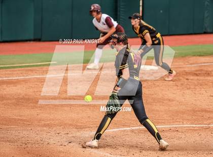 Thumbnail 3 in Calallen vs. Liberty (UIL 4A Softball Final) photogallery.