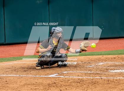 Thumbnail 2 in Calallen vs. Liberty (UIL 4A Softball Final) photogallery.