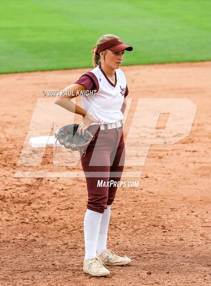 Thumbnail 3 in Calallen vs. Liberty (UIL 4A Softball Final) photogallery.