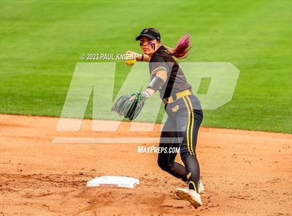 Thumbnail 1 in Calallen vs. Liberty (UIL 4A Softball Final) photogallery.