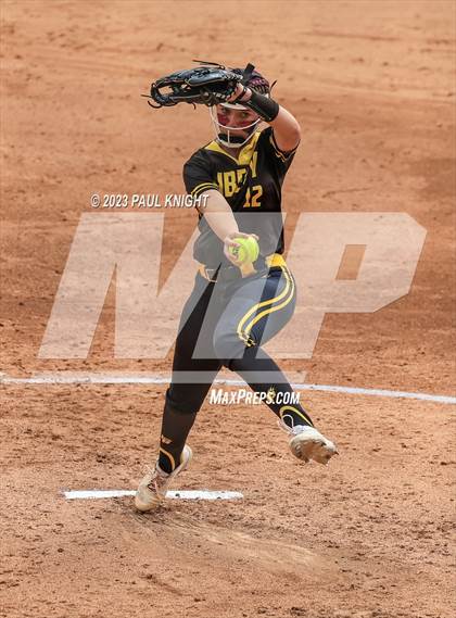 Thumbnail 2 in Calallen vs. Liberty (UIL 4A Softball Final) photogallery.