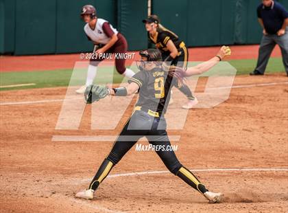 Thumbnail 3 in Calallen vs. Liberty (UIL 4A Softball Final) photogallery.