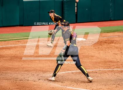 Thumbnail 2 in Calallen vs. Liberty (UIL 4A Softball Final) photogallery.