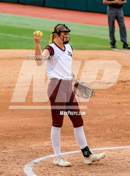 Thumbnail 2 in Calallen vs. Liberty (UIL 4A Softball Final) photogallery.