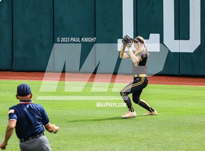 Thumbnail 3 in Calallen vs. Liberty (UIL 4A Softball Final) photogallery.