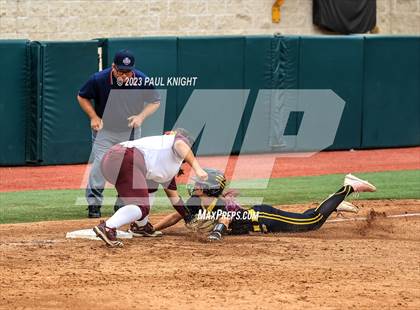 Thumbnail 2 in Calallen vs. Liberty (UIL 4A Softball Final) photogallery.